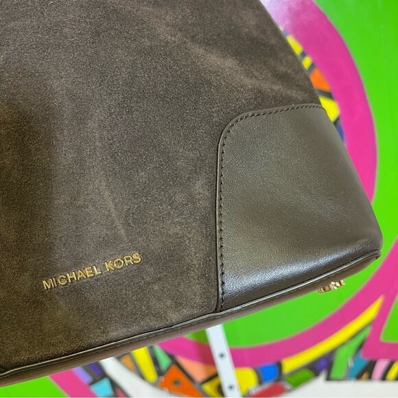 Michael Kors, Suede and Leather Cary Bucket Bag. Bohemian Glamour Adjustable - Picture 3 of 12